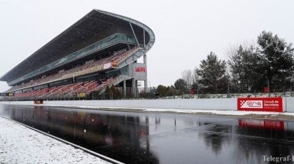В Формуле-1 срываются тесты из-за снега (Фото)