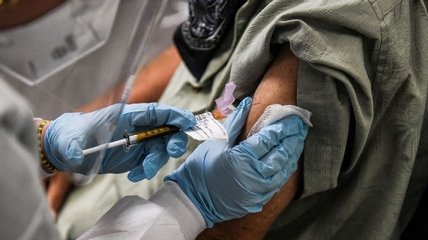 Вакцинация от коронавируса в Украине будет проблемной: врач объяснил почему