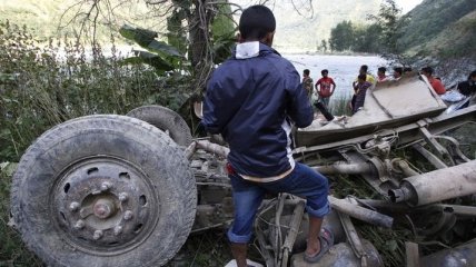 Джип с паломниками перевернулся в Непале, погибли 15 человек