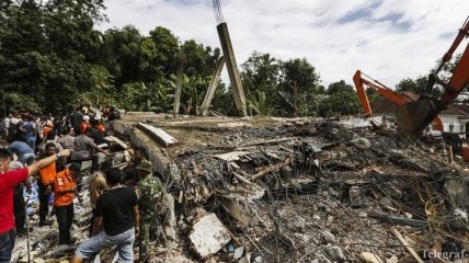 Количество жертв землетрясения в Индонезии превысило 50 человек
