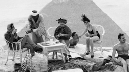 На вершине чуда света: старинные фотографии туристов на пирамидах (Фото) 
