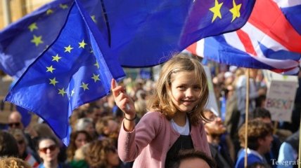 Больше никаких поправок: в Еврокомиссии назвали два варианта Brexit