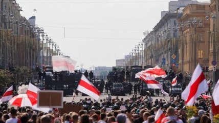  Протести в Мінську: бойова техніка увійшла в місто (Відео)