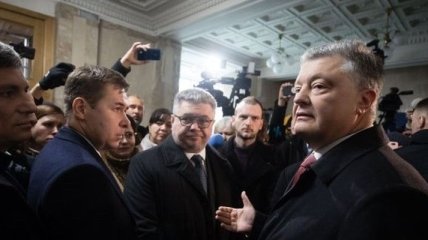 Порошенко за власною ініціативою прийшов на допит у ДБР (Відео)