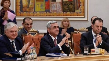 КС Армении рассматривает вопрос легальности вступления страны в ЕАЭС