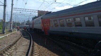 В Москве на Курском вокзале поезд столкнулся с электричкой