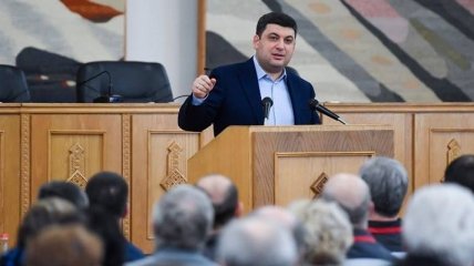 Премьер пообещал решить проблемы людей, пересекающих КПВВ на Донбассе