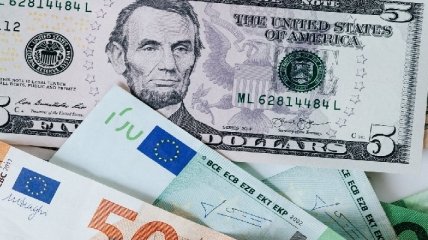 Доллар и евро еще немного подешевели: курс валют в Украине 10 ноября