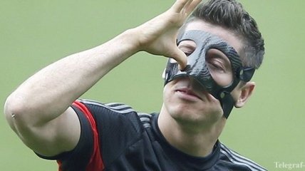 Защитник "Баварии" уверен, что Левандовски сыграет в маске