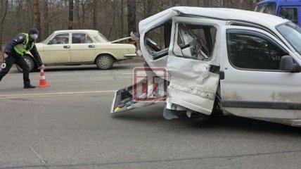 Двойное ДТП заблокировало трассу "Киев-Ирпень": эксклюзивные фото и детали с места ЧП