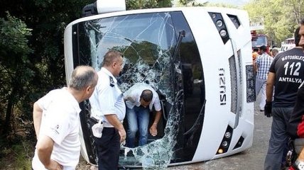 Возле курорта в Турции перевернулся автобус, есть пострадавшие туристы