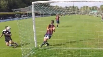 Штанга, нокдаун, гол: курьезное взятия ворот в 11-й лиге Германии (Видео)