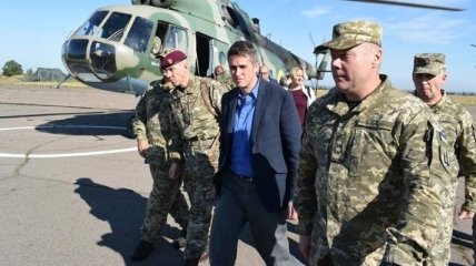 Министр обороны Великобритании посетил Донбасс