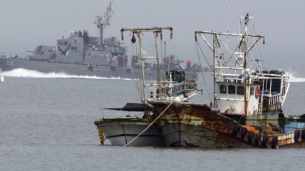 Россия продолжает задерживать суда с рыбаками КНДР (Видео)
