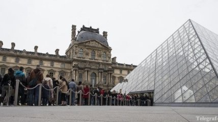 Лувр возобновил работу после забастовки сотрудников