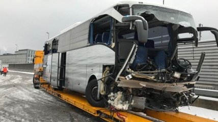 В Швейцарии пассажирский автобус попал в аварию, есть погибший 