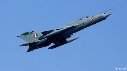 МиГ-21 ВВС Индии не выдержал столкновения с птицей