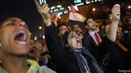 Неизвестные расстреляли толпу оппозиционеров в центре Каира