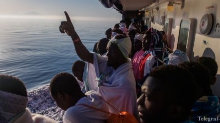 В Италии провели массовые спасения мигрантов из Средиземного моря