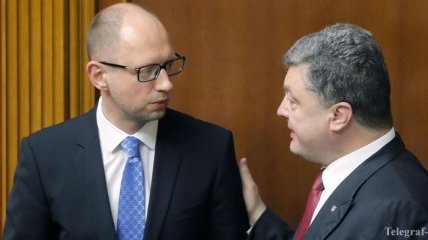 Яценюк призывает Порошенко поддержать его или уволить
