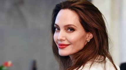СМИ: еще одна дочь Анджелины Джоли хочет сменить пол