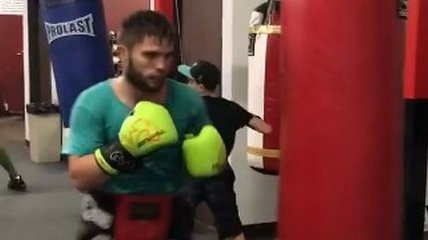 Митрофанов побил грушу перед вторым поединком на профи-ринге (Видео)