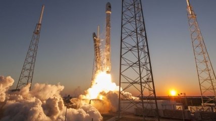 Ракета-носитель Falcon-9 отправит на орбиту сразу 90 спутников