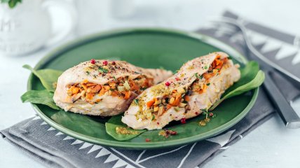 Диетическая куриная грудка с начинкой