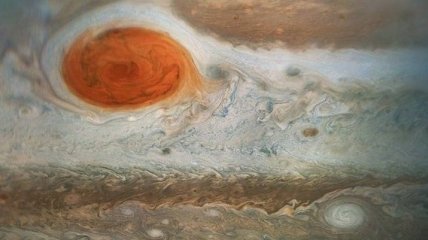 NASA опубликовала новый снимок гигантского урагана на Юпитере