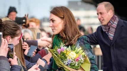 Кейт Миддлтон и принц Уильям отправились в трехдневный королевский тур на поезде (видео)