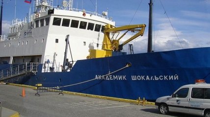 Началась эвакуация с застрявшего судна "Академик Шокальский"
