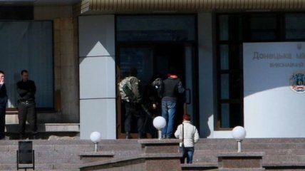 В Донецке захвачен горсовет и выдвинуты требования
