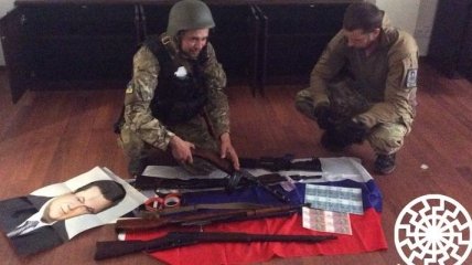 Батальон "Азов": С террористами рассчитываются фальшивыми деньгами