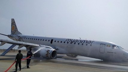 В Мьянме самолет с пассажирами жестко сел без передних шасси (Видео)