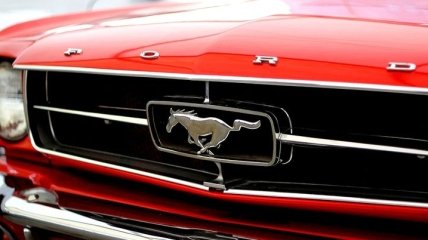 В честь 55-летия модели: компания Ford создала особую версию Mustang55