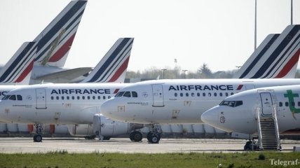 Французская авиакомпания будет раздавать пассажирам медицинские маски