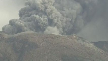 Вулканическая опасность 3-го уровня: в Японии произошло извержение вулкана 