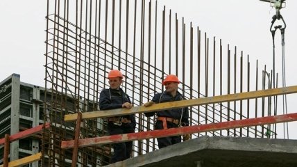 Азаров: Наша задача - строить по 100 тысяч квартир в год