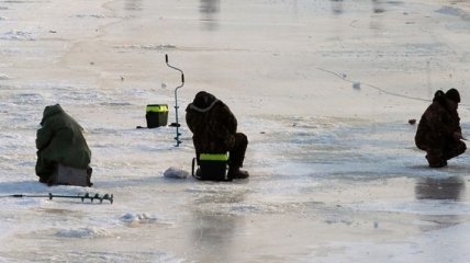 Провалились под лед: на Каневском водохранилище утонули трое рыбаков, в том числе ребенок