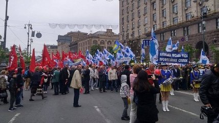В Киеве на Крещатике собирается первомайский марш