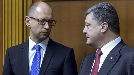 Порошенко и Яценюк готовят обращения к народу из-за событий под Радой