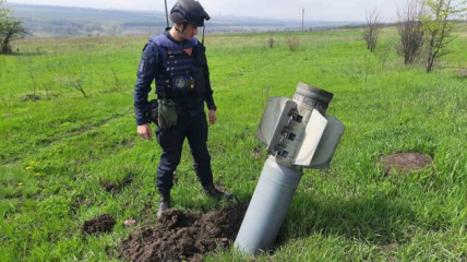 На украинских полях осталось много взрывчатки и не только