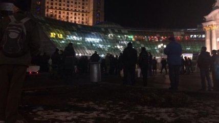 Около ста человек собрались на Майдане почтить Героев Небесной сотни