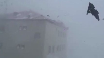 Ураганный ветер сносит крыши: на Чукотке случился погодный апокалипсис (видео)