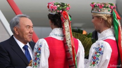 Президент Казахстана отмечает важность образования на английском языке