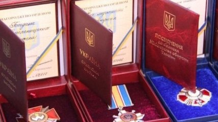 Порошенко наградил украинских воинов