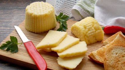 Очень вкусный твердый сыр