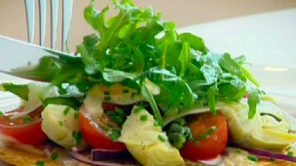 Тарт с луком и перепелиными яйцами