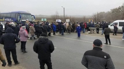 Люди получили платежки за газ и перекрыли трассу Киев-Харьков (фото)