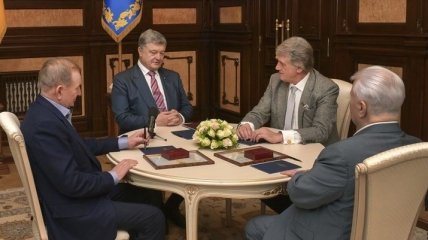 Порошенко встретился с бывшими президентами Украины: что обсуждали политики